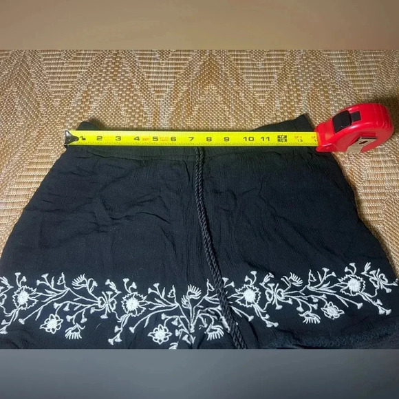LA Hearts Pacsun Women's Black Shorts,White Embroidery,Lace Trim,Size M,Relaxed - Picture 7 of 10